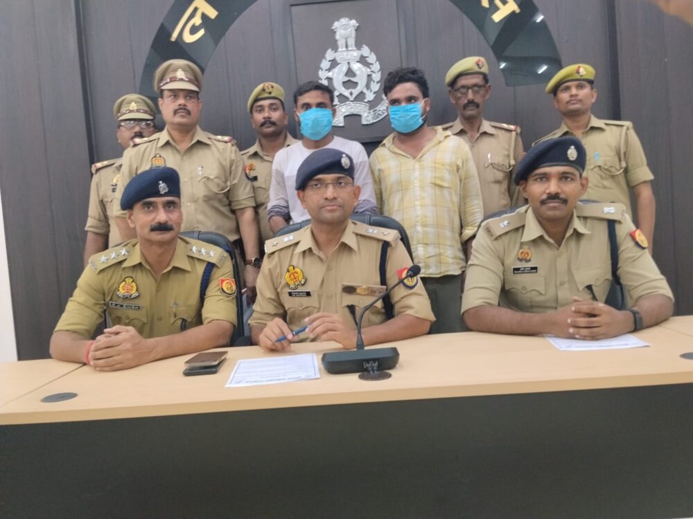 कार में 78 किलो गांजा लेकर घूम रहे थे दो तस्कर, नगराम में दबोचे गए