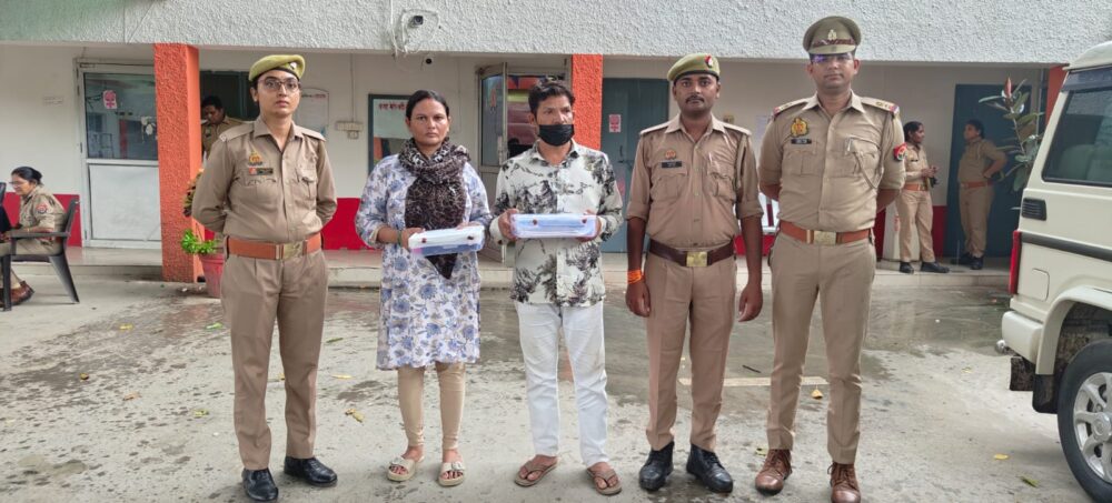 बैंक खातों से लाखों रुपए निकालने वाले दंपत्ति गिरफ्तार