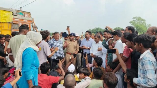 कार की टक्कर से युवक की मौत, शव गांव पहुंचने पर हाईवे जाम
