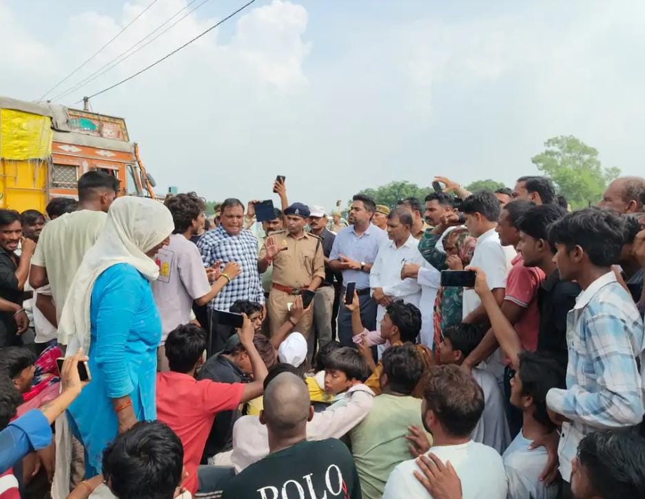 कार की टक्कर से युवक की मौत, शव गांव पहुंचने पर हाईवे जाम