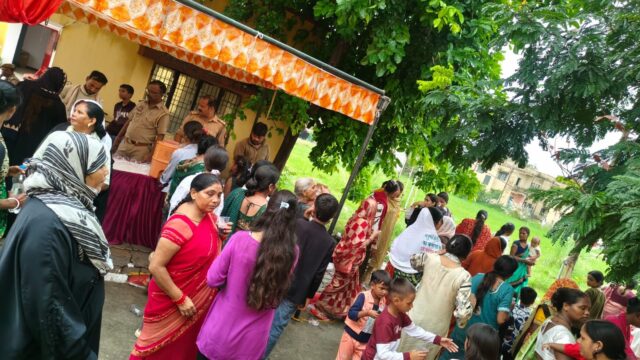 राखी बांधने पहुंचीं बहनें, जेल प्रशासन ने किए खास इंतजाम
