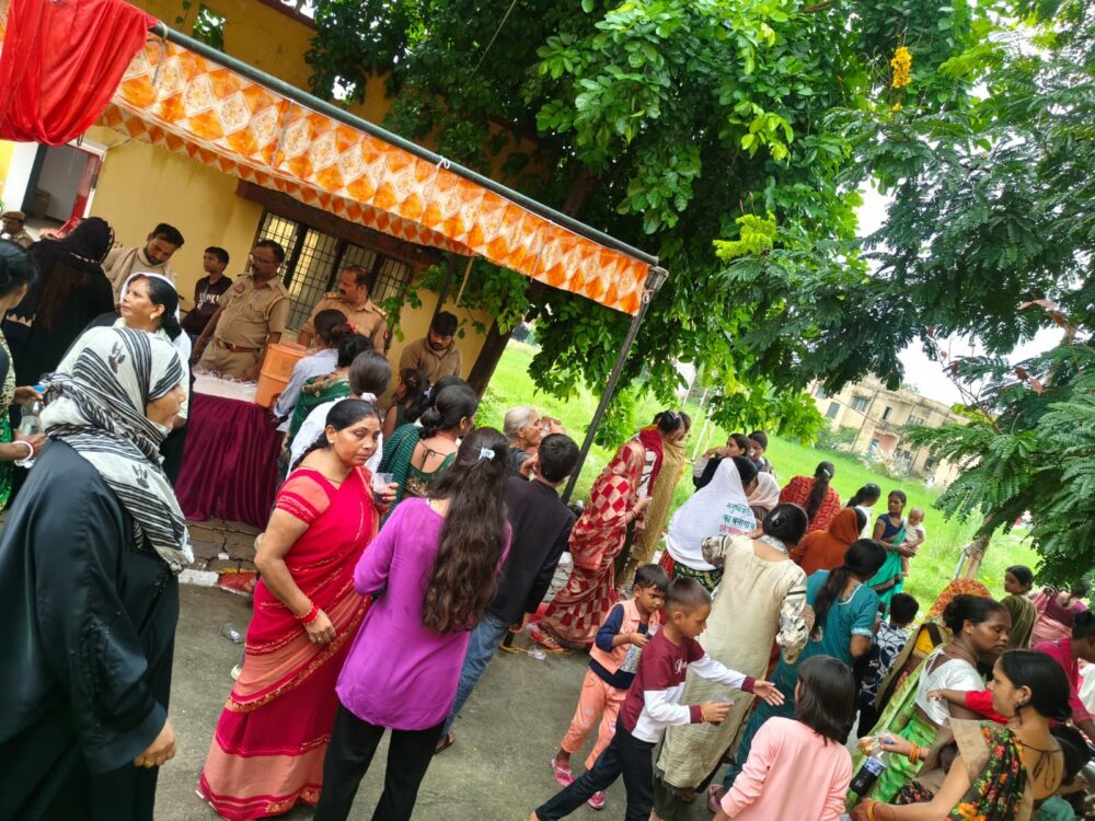 राखी बांधने पहुंचीं बहनें, जेल प्रशासन ने किए खास इंतजाम
