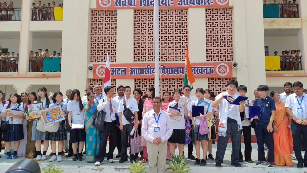 जापानी मेहमानों का अटल आवासीय विद्यालय में किया गया भव्य स्वागत