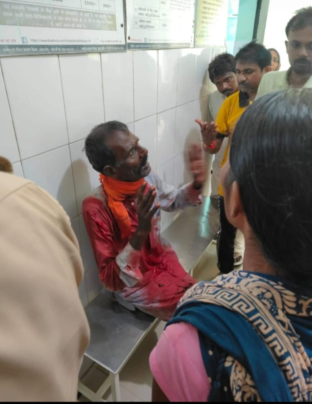 युवक की गर्दन पर ब्लेड से हमला,हालत गंभीर