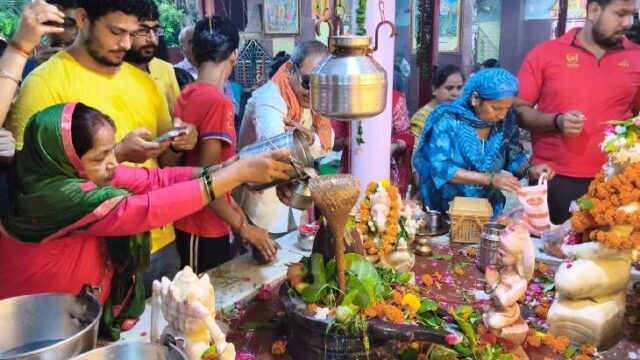 नाग पंचमी के महासंयोग पर दूधेश्वरनाथ मंदिर में उमड़ा आस्था का सैलाब