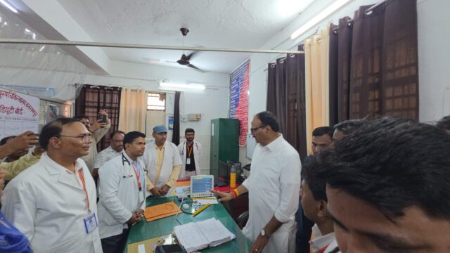 उप मुख्यमंत्री बृजेश पाठक ने जिला मेमोरियल चिकित्सालय का किया विस्तृत निरीक्षण