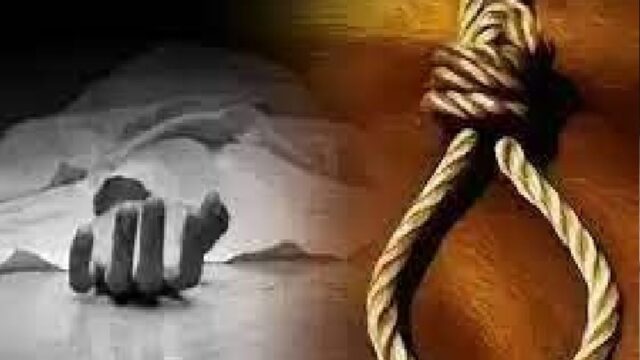 पेड़ से लटका मिला 21 वर्षीय युवक का शव