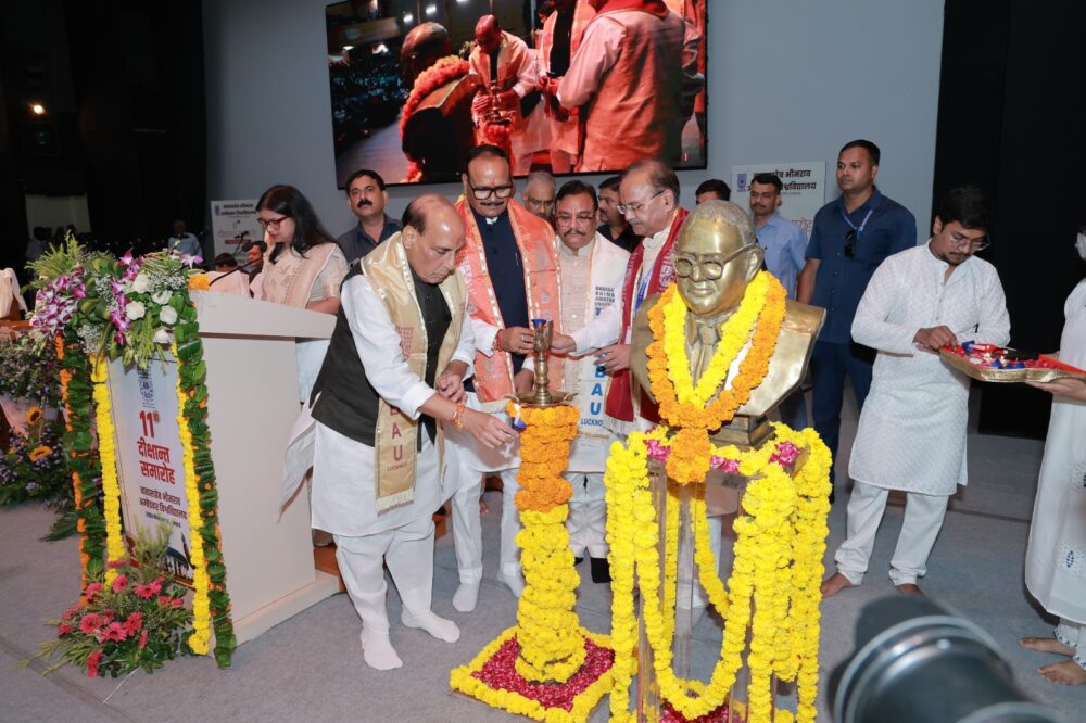 रक्षामंत्री राजनाथ ने विद्यार्थियों को दिखाया सफलता का मार्ग