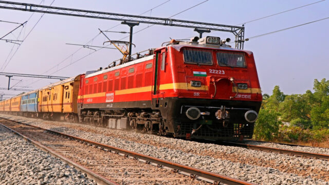 त्योहारों पर यात्रियों को राहत, कासगंज-मथुरा कैंट के बीच 11 फेरों में चलेगी अनारक्षित स्पेशल ट्रेन
