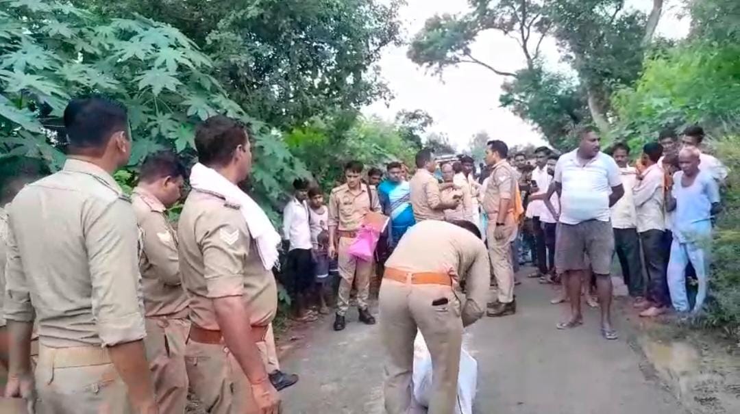 बरसिया-खाण्डेपुर मार्ग किनारे खेत में पड़ा मिला शव, पुलिस ने पोस्टमार्टम को भेजा