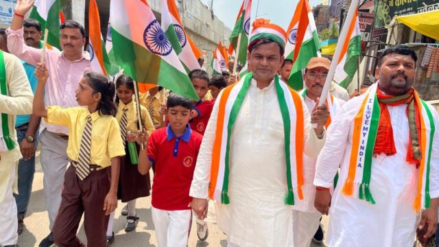 उनवल में निकली भव्य तिरंगा यात्रा, देशभक्ति के रंग में रंगा नगर