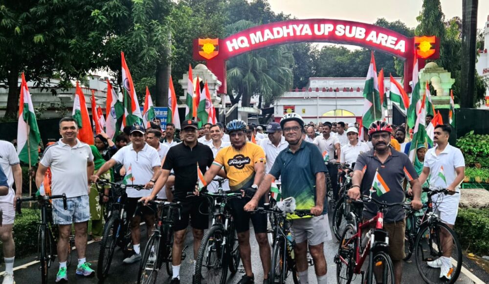 तिरंगा साइकिल यात्रा से गूंजा लखनऊ छावनी, खेल-फिटनेस और राष्ट्रप्रेम का संदेश