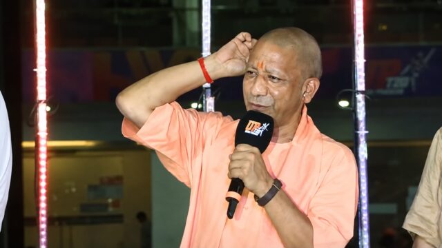 इकाना में सीएम योगी ने किया UP T20 लीग सीजन-4 का शुभारंभ, बोले- 25 करोड़ की आबादी वाले यूपी में प्रतिभाओं की कमी नहीं