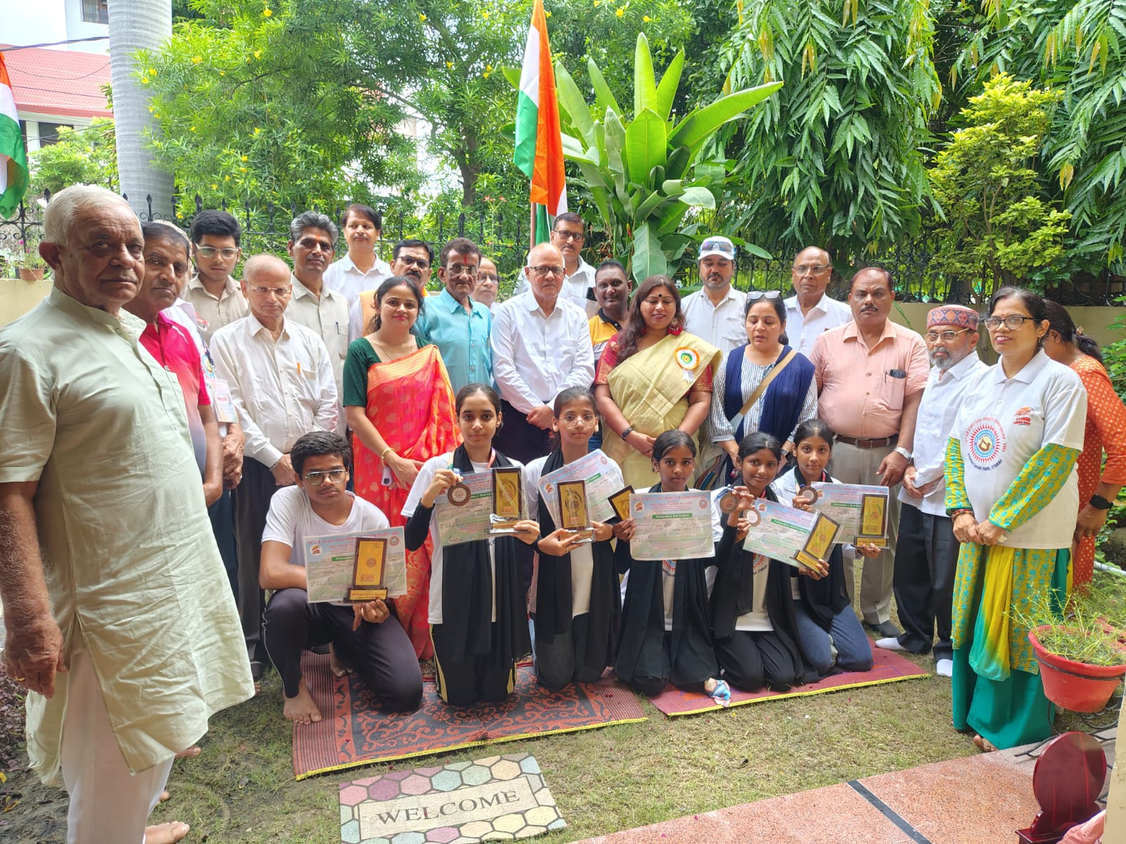 स्वतंत्रता दिवस पर स्वदेशी खेल एसोसिएशन ने किया ध्वजारोहण, योग खिलाड़ियों का सम्मान