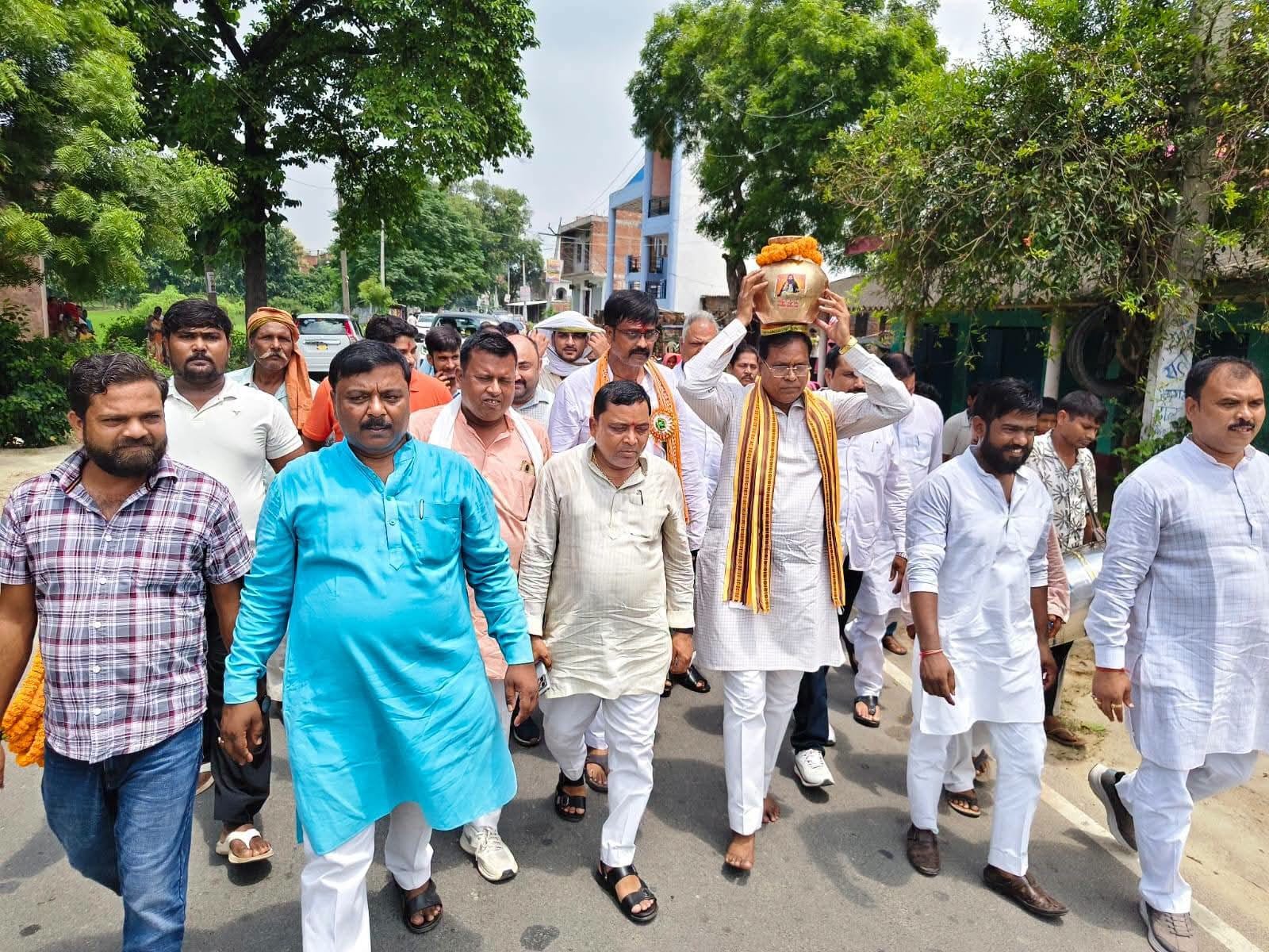 माथे पर कलश लेकर चले विधायक, दलित बस्तियों में गूंजा समरसता का संदेश