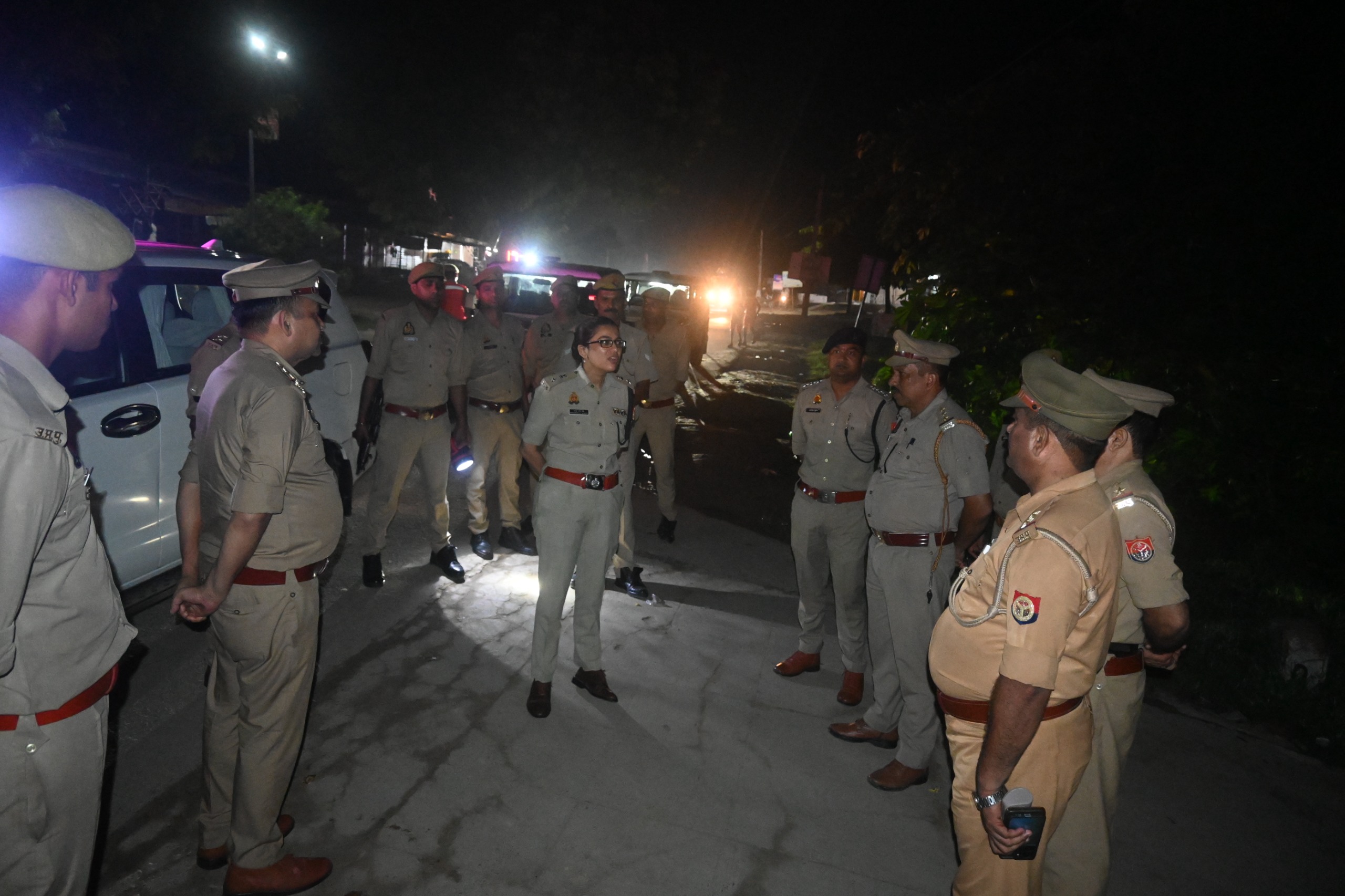 पुलिस अधीक्षक श्रद्धा नरेन्द्र पाण्डेय द्वारा थाना रूरा, शिवली व रसूलाबाद क्षेत्र में कांवड़ मार्गों और शिव मंदिरों की सुरक्षा व्यवस्था का स्थलीय निरीक्षण