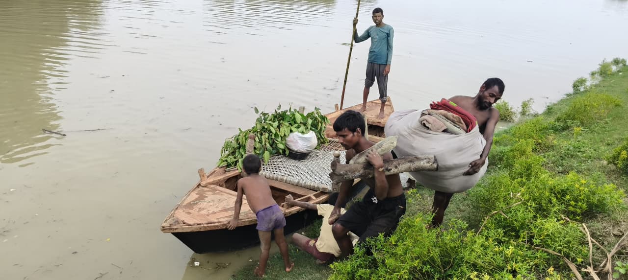 सरयू नदी का जलस्तर खतरे के निशान से 41 सेंटीमीटर ऊपर,दर्जनों गांवों में घुसा बाढ़ का पानी