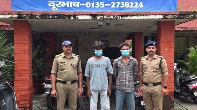 कैनाल रोड पर बेकाबू कार ने खड़े वाहनों को मारी टक्कर, महिला की मौत
