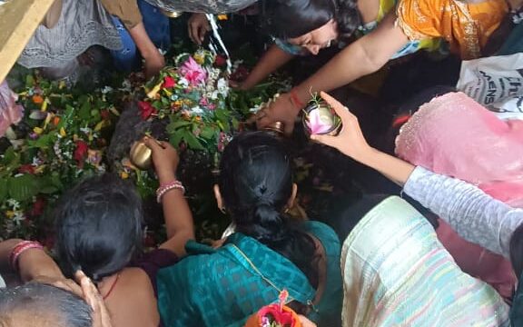 सावन के अंतिम सोमवार पर मुंजेश्वरनाथ धाम में उमड़ा आस्था का सैलाब