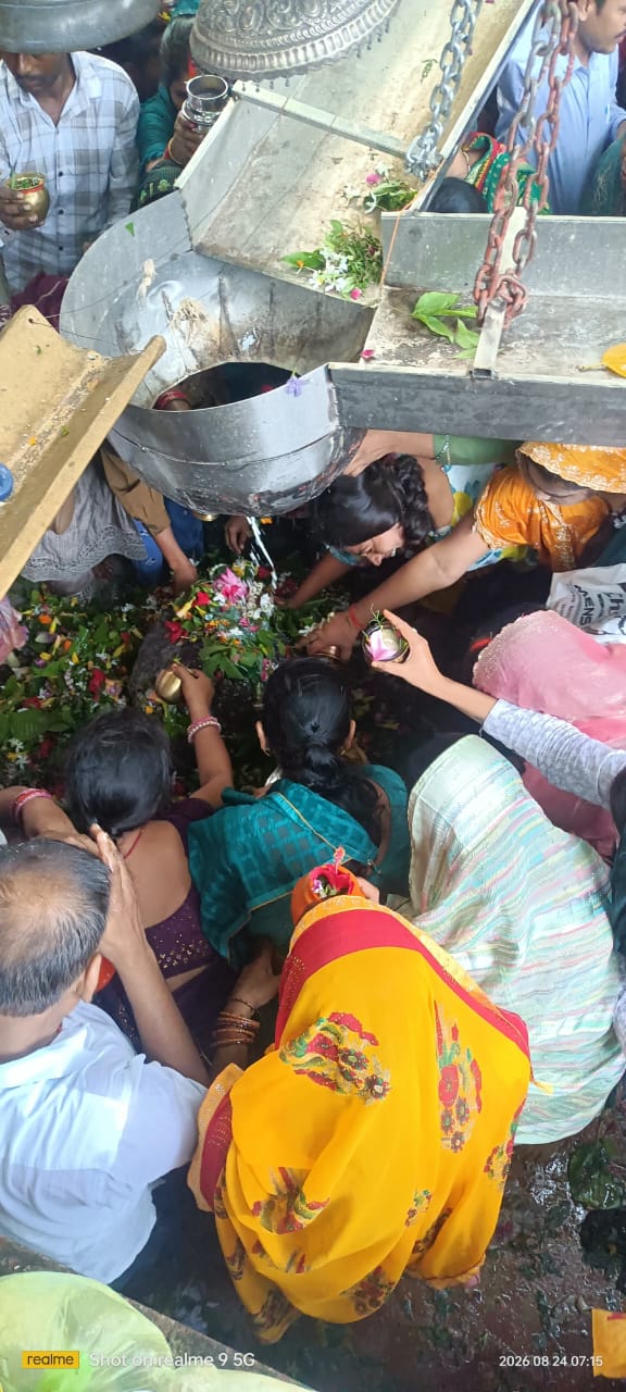 सावन के अंतिम सोमवार पर मुंजेश्वरनाथ धाम में उमड़ा आस्था का सैलाब