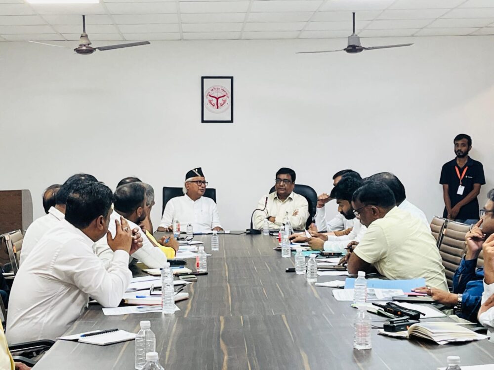 एक माह में विकास कार्य पूरे करें, लापरवाही पर होगी कार्रवाई: डॉ. नीरज