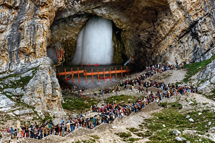 अमरनाथ यात्रा अनिश्चितकाल के लिए स्थगित