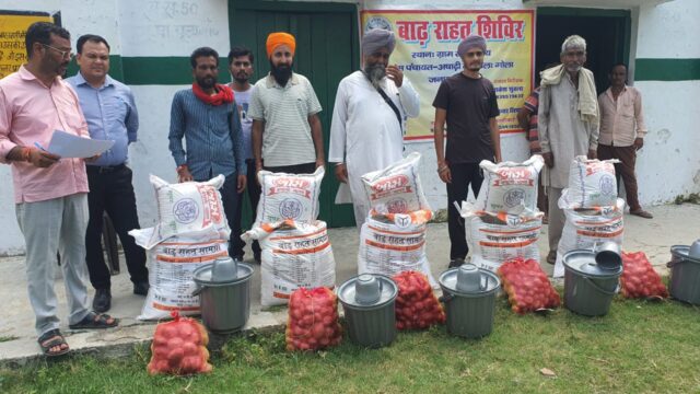 बाढ़ राहत सामग्री वितरण अभियान तेज, प्रभावित परिवारों तक पहुंच रहीं  वस्तुएं