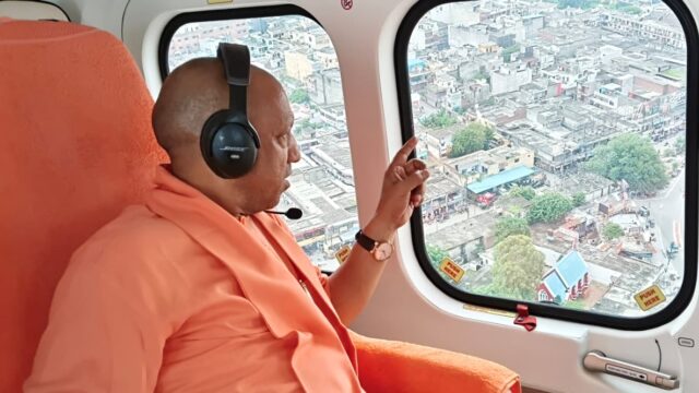फूलों की बारिश ने बढ़ाया शिवभक्तों में उत्साह