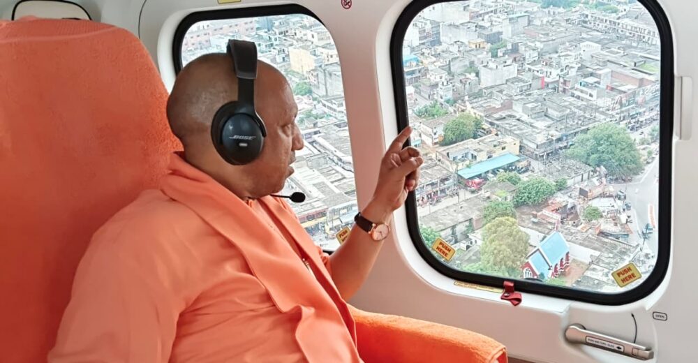 फूलों की बारिश ने बढ़ाया शिवभक्तों में उत्साह