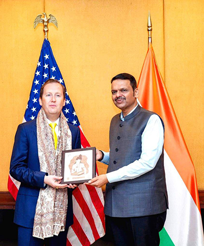 मुंबई पहुंचे अमेरिकी राजदूत गोर ने की सीएम फडणवीस से मुलाकात