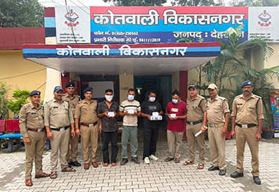 एटीएम कार्ड बदलकर ठगी करने वाला अंतरराज्यीय गिरोह गिरफ्तार