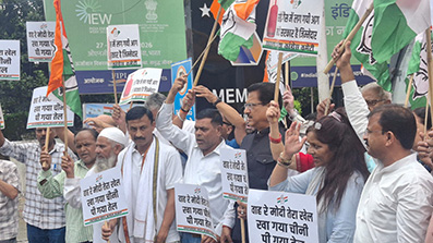 महंगी चीनी और एथेनॉल मिश्रित पेट्रोल के खिलाफ कांग्रेस का प्रदर्शन
