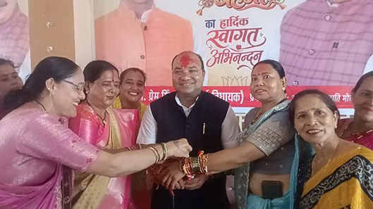 रक्षाबंधन कार्यक्रम में महिलाओं ने पूर्व विधायक डॉ. राणा को बांधी राखी