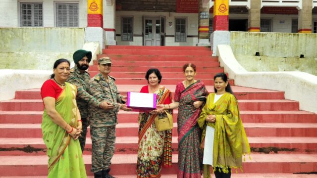 अल्मोड़ा महिला कल्याण संस्था द्वारा फौजी भाइयों को भेजी गईं राखी
