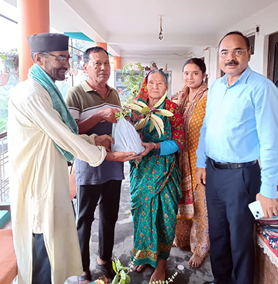 वनाधिकारी प्रकाश चंद्र आर्य ने देवकी लघु वाटिका मंडलसेरा का किया निरीक्षण