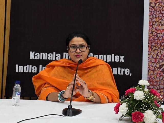 बलिया की ग्राम प्रधान से दिल्ली के राष्ट्रीय मंच तक पहुंचीं स्मृति सिंह, ‘पंचायत से संसद’ में महिला नेतृत्व की उठाई आवाज