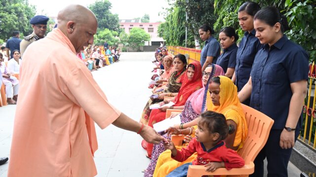घबराइए मत, कराएंगे हर समस्या का समाधान: योगी