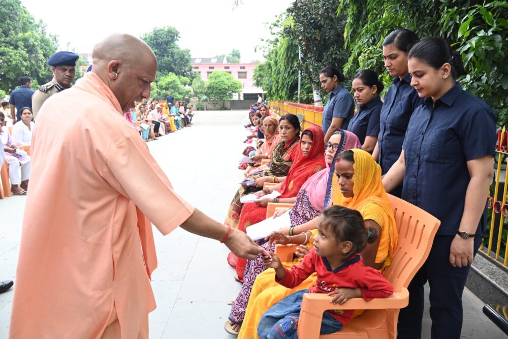 घबराइए मत, कराएंगे हर समस्या का समाधान: योगी