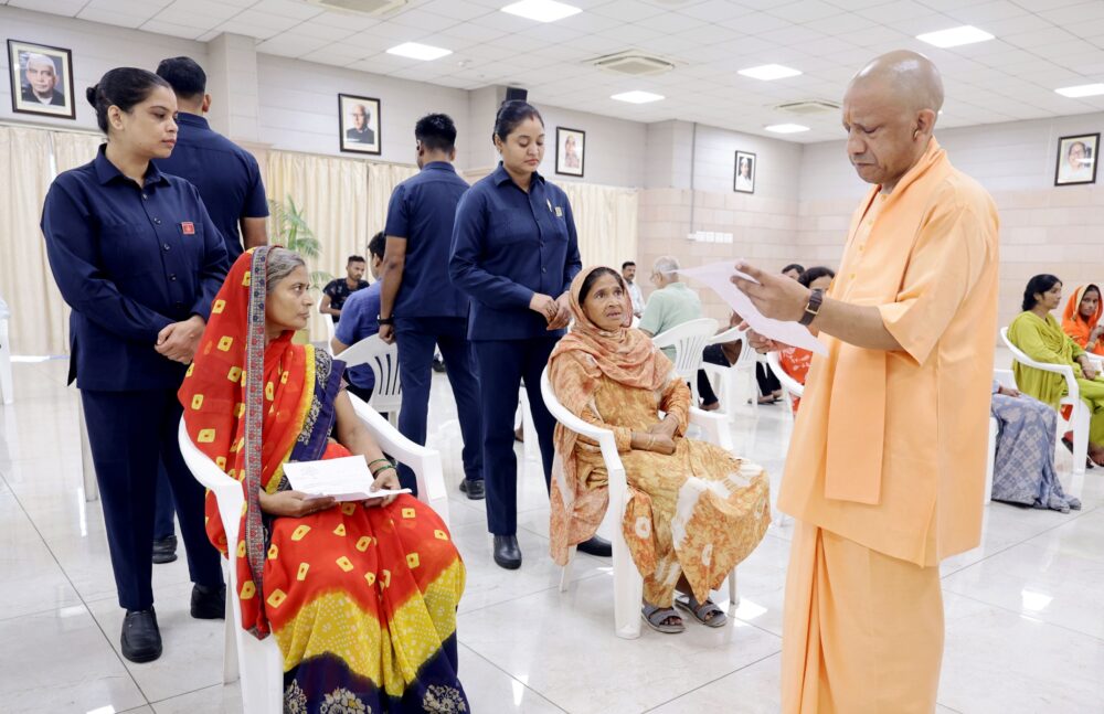 महिला ने सीएम से मांगी गाय, कहा- गोसेवा कर बनना चाहती हूं आत्मनिर्भर