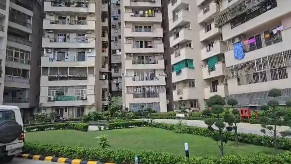 सोसाइटी की 25वीं मंजिल से कूदकर युवक ने जान दी