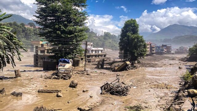 नेपाल में फ्लैश फ्लड से तबाही, 24 लोगों की मौत, 105 भारतीय लापता, महाराजगंज में अलर्ट, हेल्पलाइन नंबर जारी