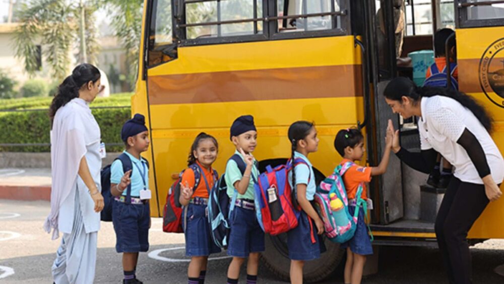 स्कूली बच्चों की सुरक्षा को लेकर योगी सरकार सख्त