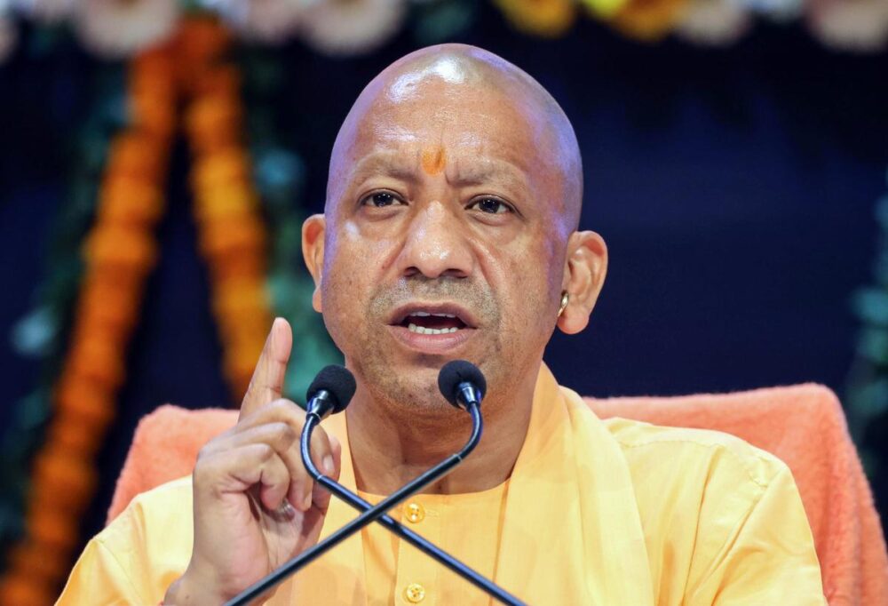 प्रदेश में पर्याप्त चीनी उपलब्ध, कतई परेशान न हों आमजन: योगी