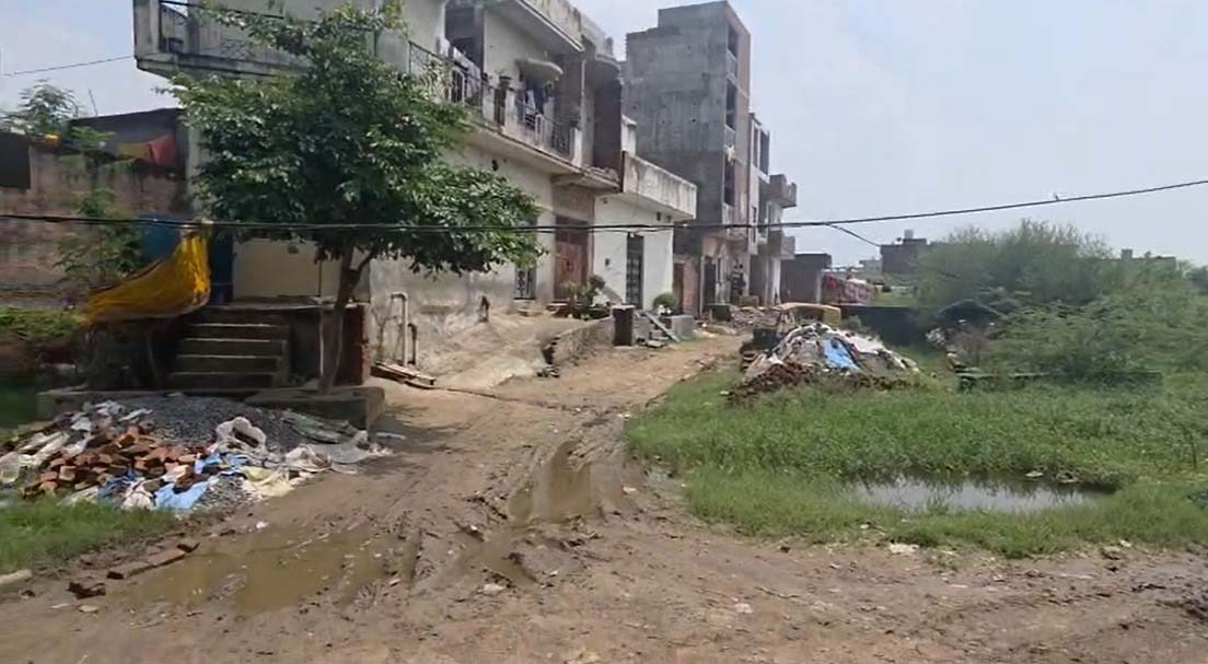 शहीद के घर तक सड़क नहीं पहुंची तो पूर्व विधायक नीरज शर्मा ने सरकार को घेरा