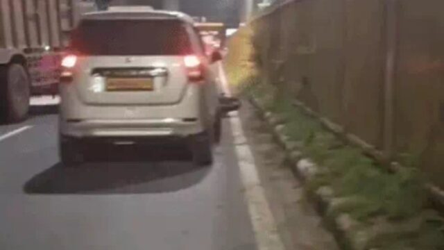 बेकाबू बाइक ग्रिल से टकराई, दो युवकों की मौत