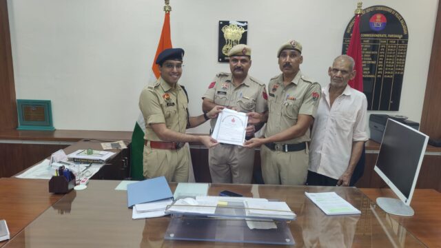 पुलिसकर्मियों की सूझबूझ से हार्ट अटैक पीड़ित चौकीदार की बची जान