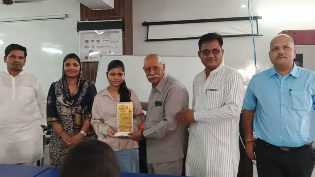पिता को खोने के बाद मां ने हौसला दिया, बेटी ने नीट में रचा सफलता का इतिहास