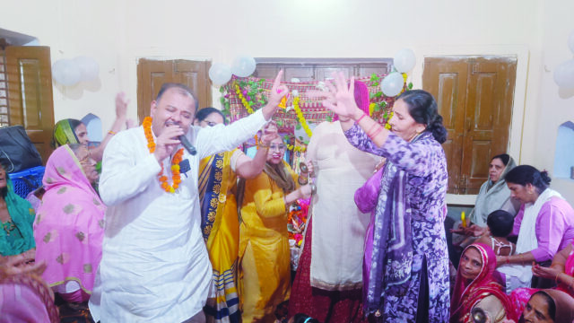 राधाष्टमी पर अखंडानंद आश्रम में गूंजे वृषभानु लली के जयकारे