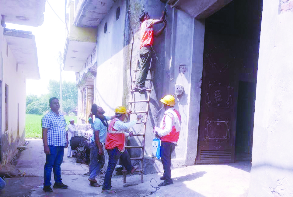 जिजौला-अलीपुरा में बिजली विभाग की सघन चेकिंग, एक दर्जन से अधिक बकायेदारों के कनेक्शन काटे