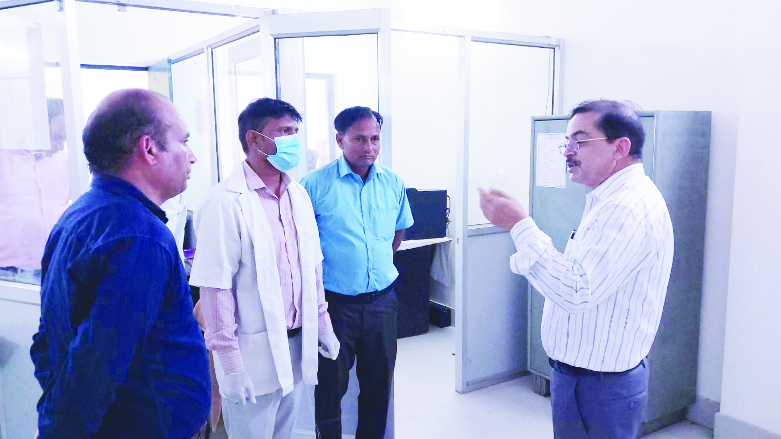 सीएचसी खतौली के औचक निरीक्षण में महिला चिकित्सक समेत तीन कर्मचारी मिले अनुपस्थित